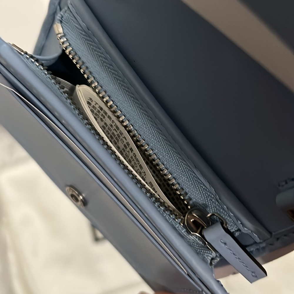 ๐ Gucci Wallet on Chair GG Marmont Mini Light Blue - Picture 11 of 14